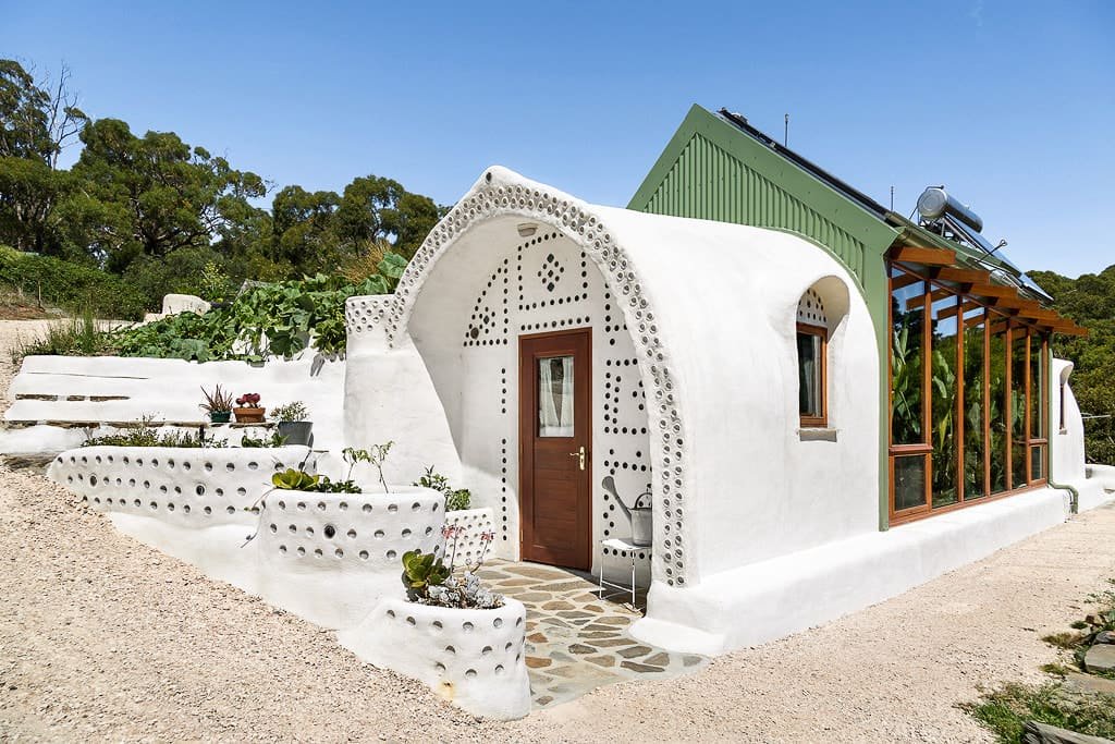 EARTHSHIP IRONBANK: Esta bonita casa se convirtió en la primera ...